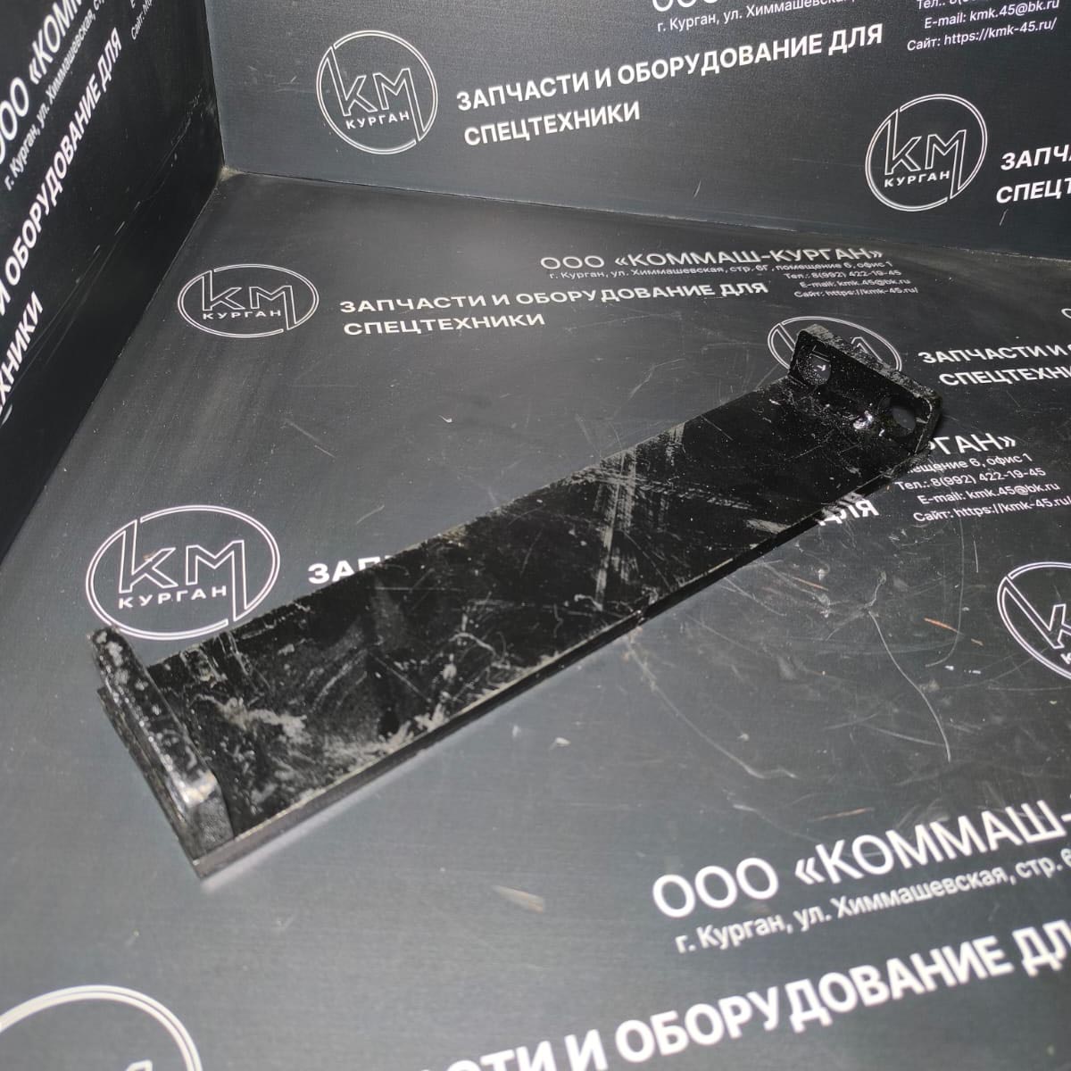 Скребок на ЭД-405А, ЭД-405В1 под цепь ПР-50.8 с удлиненными валиками. Размеры скребка: 360х80х10 мм.