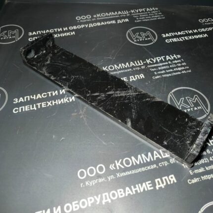 Скребок на ЭД-405А, ЭД-405В1 под цепь ПР-50.8 с удлиненными валиками. Размеры скребка: 360х80х10 мм.